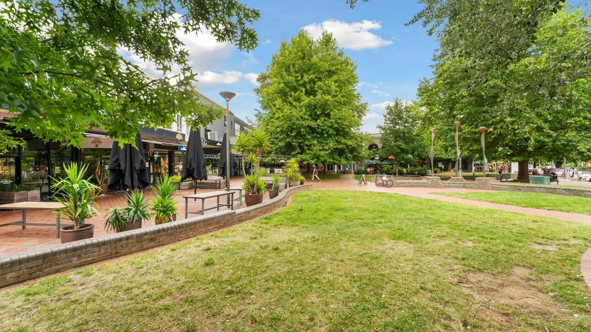 Perfect Location 1-Bed With Balcony, Bbq & Parking Apartment Kingston Australia